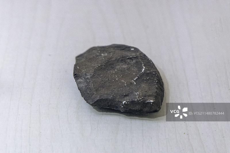 云南省楚雄彝族自治州元谋县元谋人博物馆：东非奥尔杜威型石器：石片（复制品）——东非坦桑尼亚奥尔杜威图片素材