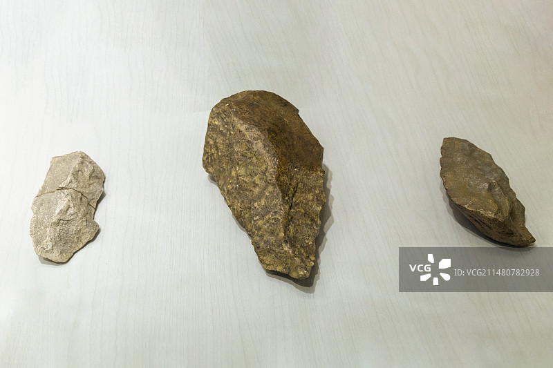 云南省楚雄彝族自治州元谋县元谋人博物馆：蓝田人制造和使用的石器（复制品）——蓝田县陈家窝子、公王岭图片素材