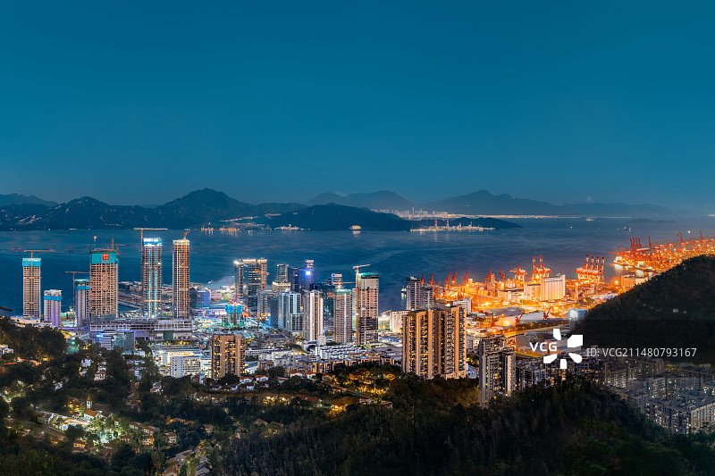 深圳蛇口街道及蛇口港夜景图片素材