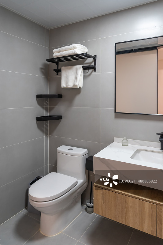 现代公寓内的淋浴房图片素材