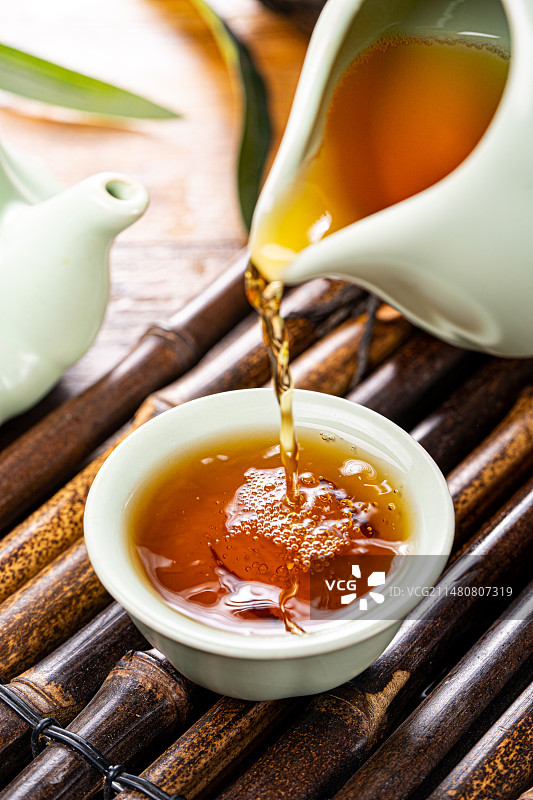 倒茶，茶杯，茶图片素材