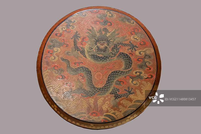 中国国家博物馆“龙肇新元——甲辰龙年新春文化展”：雕填戗金云龙纹鼓式盒（清，中国国家博物馆藏）图片素材