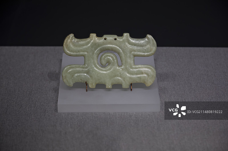 巴林右旗博物馆藏勾云形玉饰图片素材