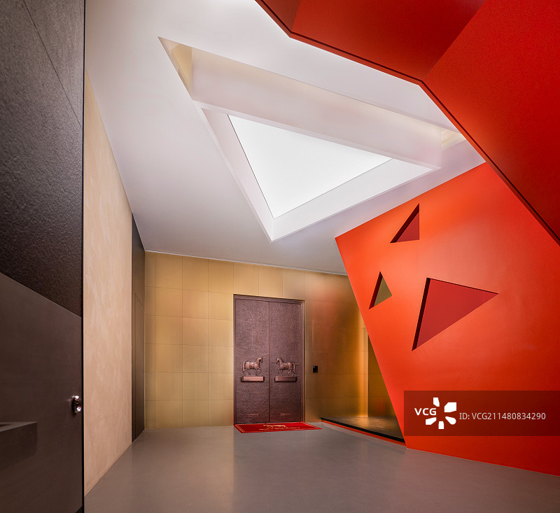 充满几何线条光影元素的室内空间图片素材