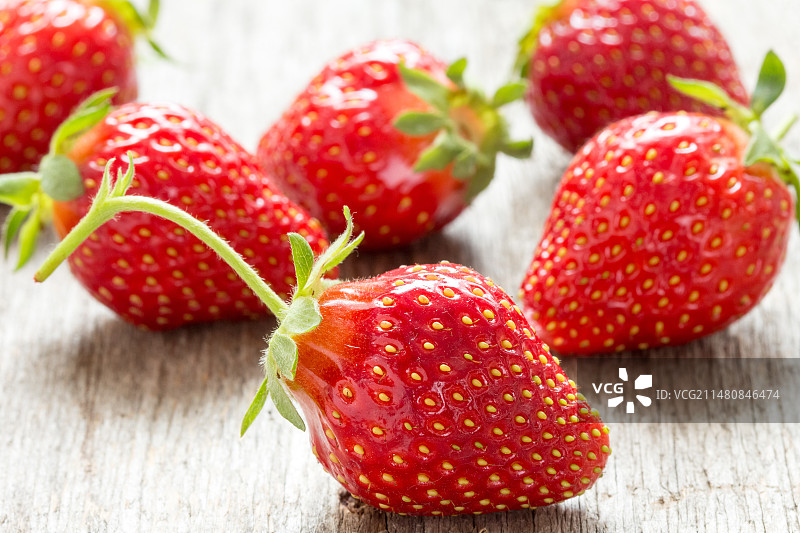 红色的草莓水果图片素材