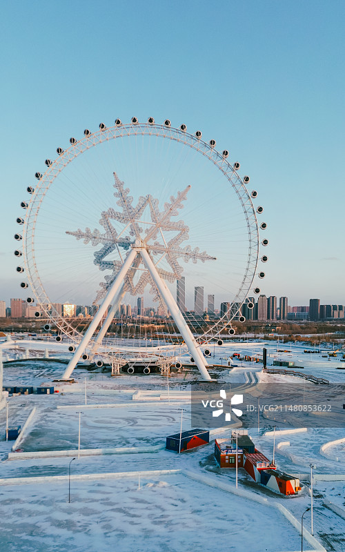 航拍哈尔滨冰雪大世界摩天轮图片素材