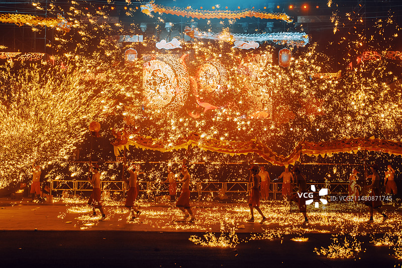 舞龙钢花打铁花图片素材