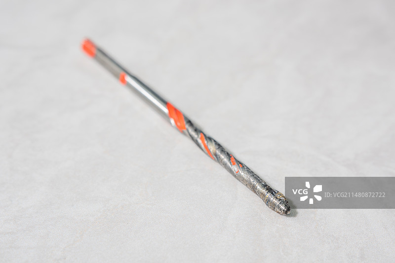 电钻上用坏的麻花钻头，金刚钻头图片素材