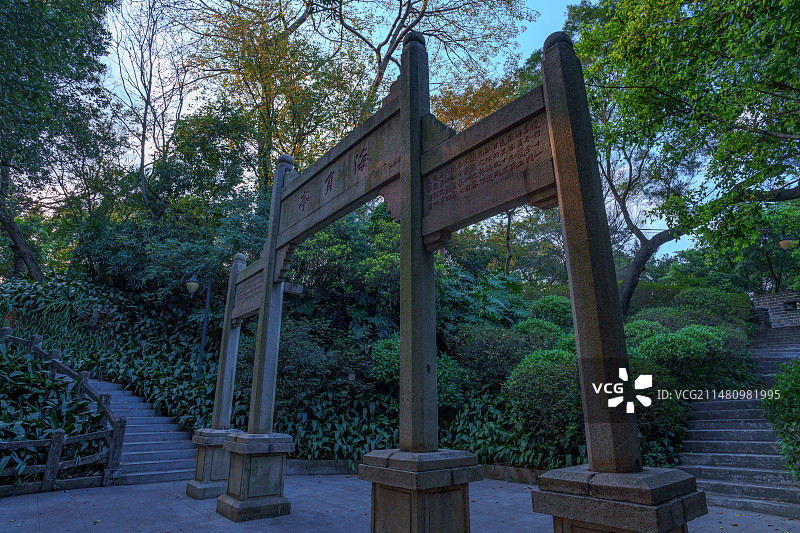 广州越秀公园海员亭中式牌坊牌楼建筑图片素材