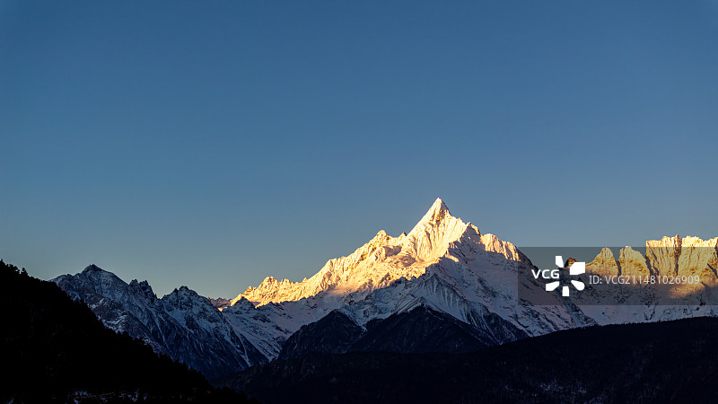 缅茨姆日照金山图片素材