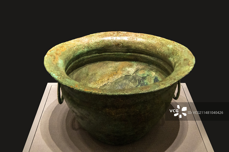 陕西考古博物馆“考古历程篇”：铜鉴【西周，2001年渭南华县东阳墓地M153】图片素材