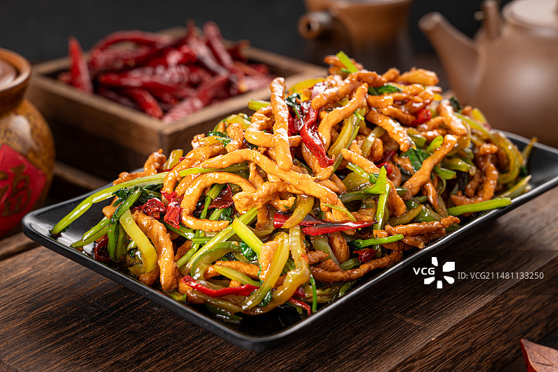 餐盘里的香辣肉丝图片素材