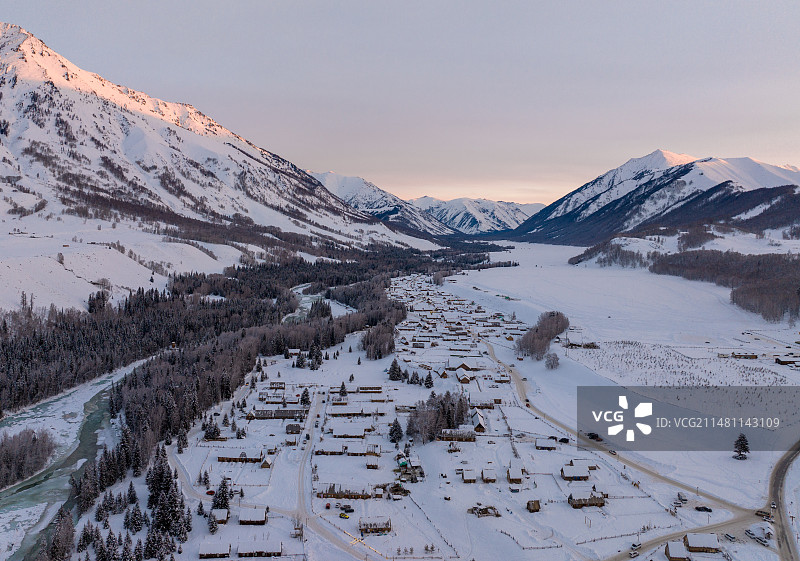 雪国童话-冬季禾木航拍图片素材