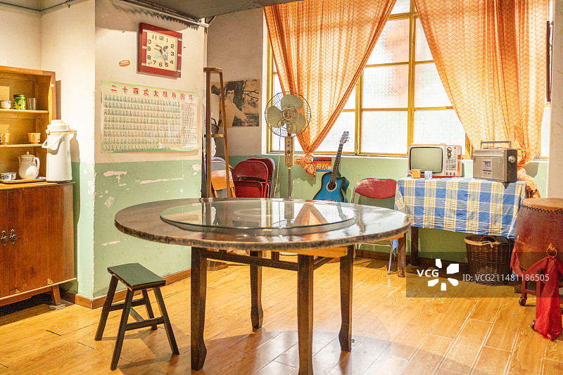 广东广州文和友内部的90年代复古装修风格环境图片素材