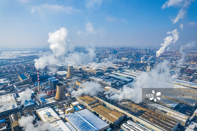 冬日晴天化工厂排放大气污染物航拍图片素材