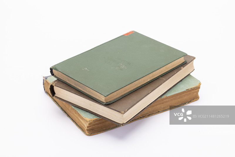 白色背景下的旧书籍图片素材