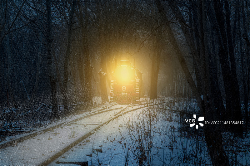 雪中列车图片素材