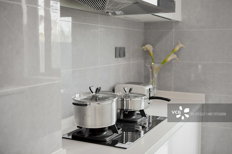 样板间，厨房，厨具，灶台，燃气台，抽油烟机，锅具，锅，做饭，干净，卫生，明亮，空间，家，家装，家庭图片素材