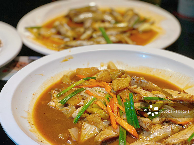 海边餐桌上的海鲜美食图片素材