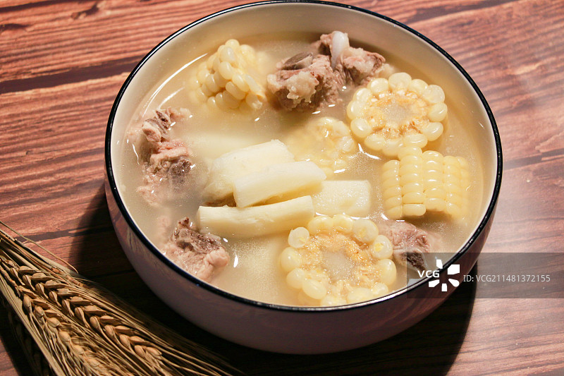 山药排骨玉米汤图片素材