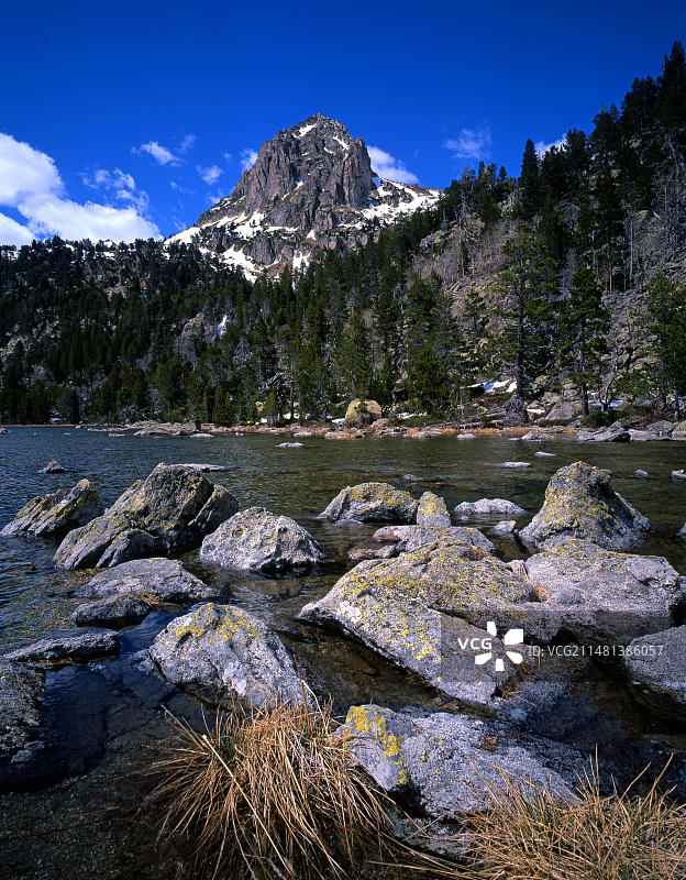 西班牙比利牛斯山脉的艾格斯托尔特斯国家公园图片素材