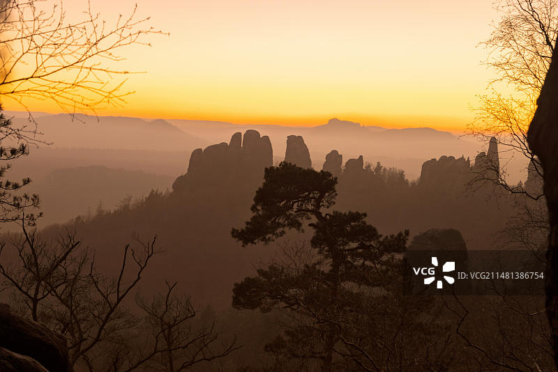 萨克森瑞士的 Schrammsteine，日落图片素材