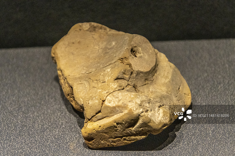 陕西考古博物馆“考古发现篇”：簋腹耳部范【西周，2004年岐山周公庙遗址折树棱北铸铜作坊H5】图片素材