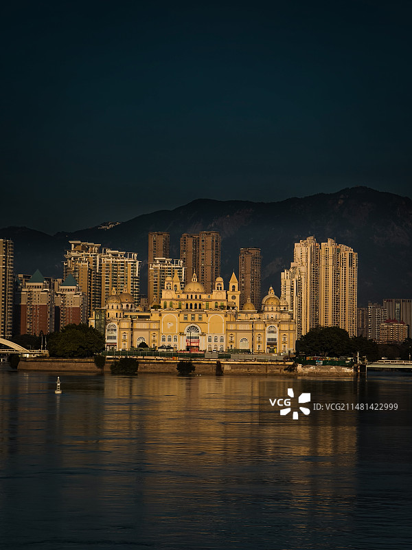 闽江畔夕阳下都市风光图片素材