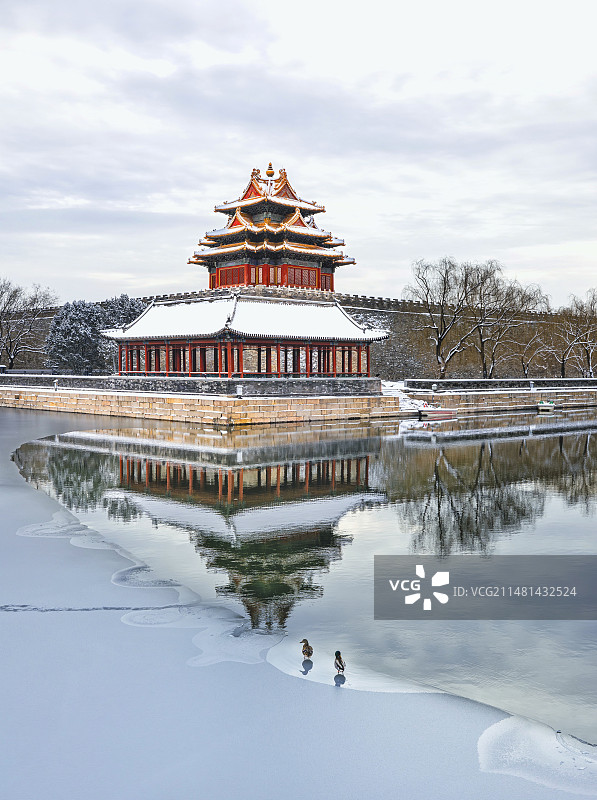 龙年第一场雪后北京故宫角楼图片素材