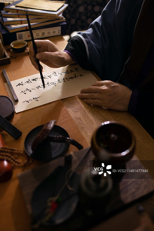 一个古代中医开药方写毛笔字特写图片素材