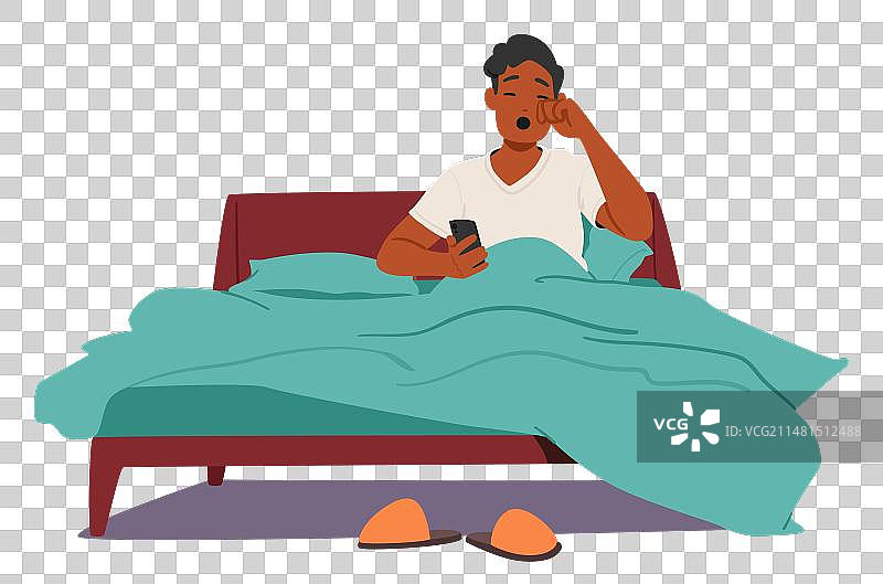 男人舒适地坐在床上打着哈欠玩手机图片素材