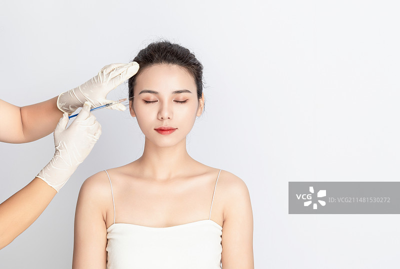 医美整容美妆概念白色背景中的亚洲美女图片素材