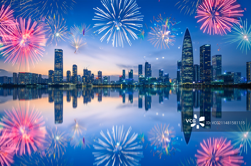 中国广东省深圳湾人才公园城市天际线夜景烟花图片素材