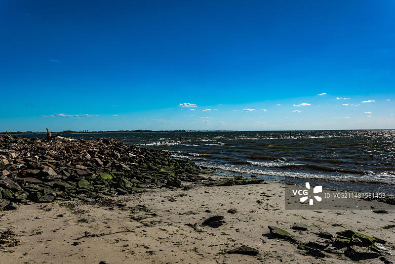 在磨石小径上，通往贫瘠岛和弗洛伊德·贝内特机场的死马湾，美国纽约布鲁克林图片素材