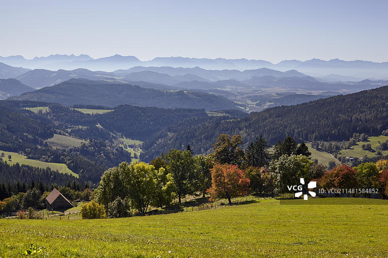 从魏奇沙赫眺望卡拉万肯山脉，奥地利克恩顿州，欧洲图片素材