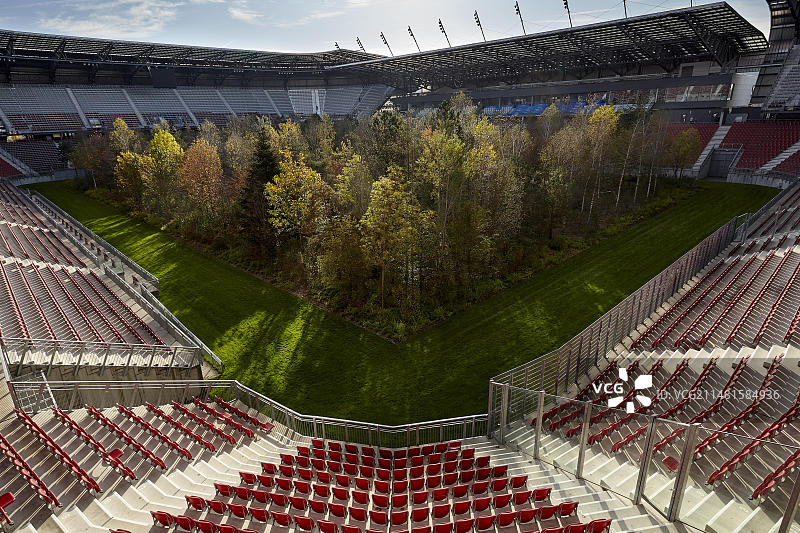 奥地利克拉根福沃尔特湖体育场森林艺术项目，2019图片素材