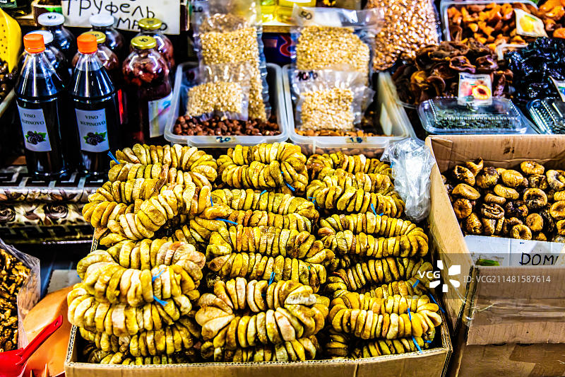 布德瓦彩色市场上的无花果干（黑山，欧洲）图片素材
