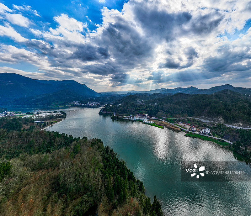 宣汉洋烈水乡 蓝天白云图片素材