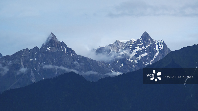 西藏波密雪山近景图片素材