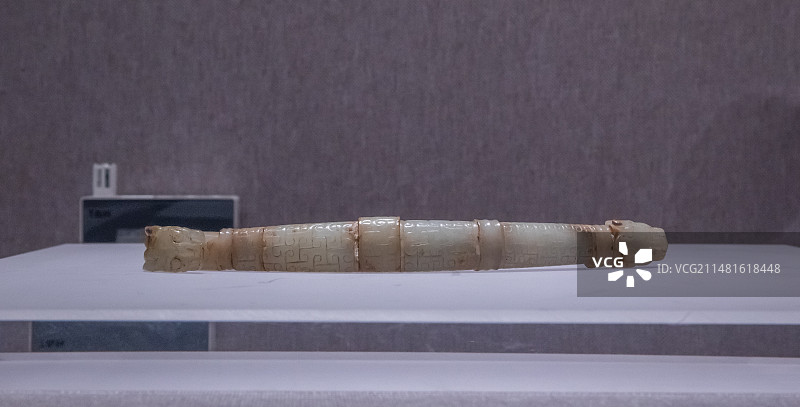 河南省博物院云纹铁芯玉带钩秦代公元前221-前207年泌阳县官庄村出土图片素材