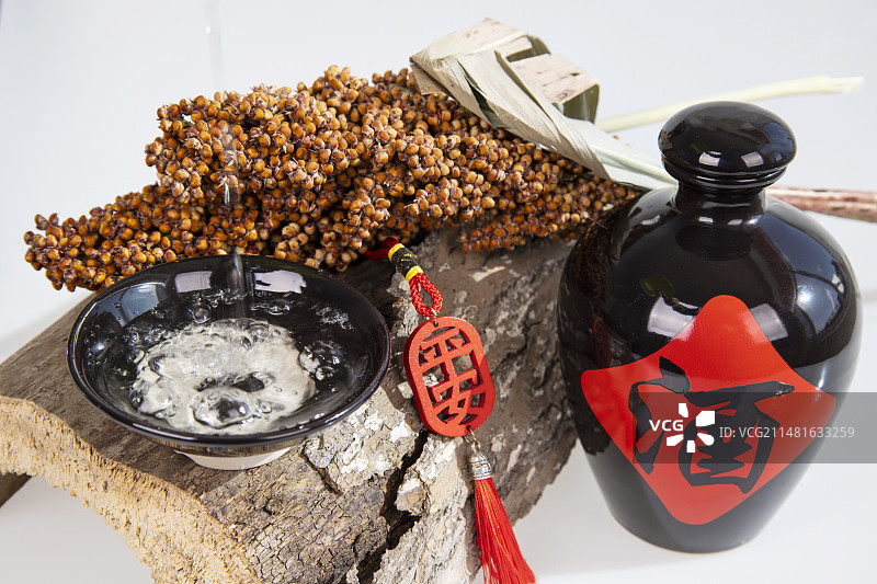 纯粮食酿造白酒静物影棚拍摄图片素材