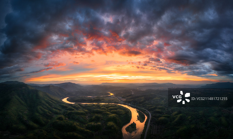贵州赤水赤水河蜿蜒日落晚霞航拍风光风景图片素材