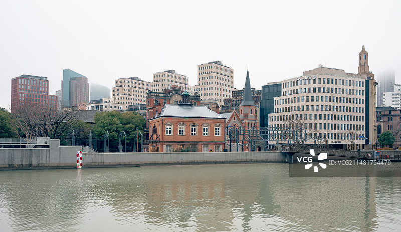 迷雾中的上海外滩和陆家嘴图片素材