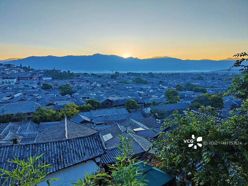 丽江古城全景日出图片素材