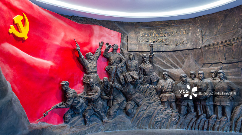 江苏常州市溧阳新四军江南指挥部纪念馆，大厅雕塑全景图片素材