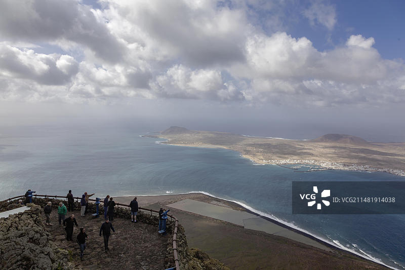 从里约观景台观看兰萨罗特岛和格拉西iosa岛，西班牙加那利群岛图片素材