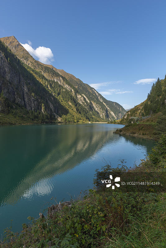 奥地利蒂罗尔州钦纳尔山谷阿尔卑斯山水库湖泊风光图片素材