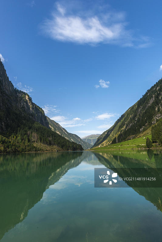 奥地利蒂罗尔州齐勒塔尔阿尔卑斯山脉斯蒂尔普水库图片素材