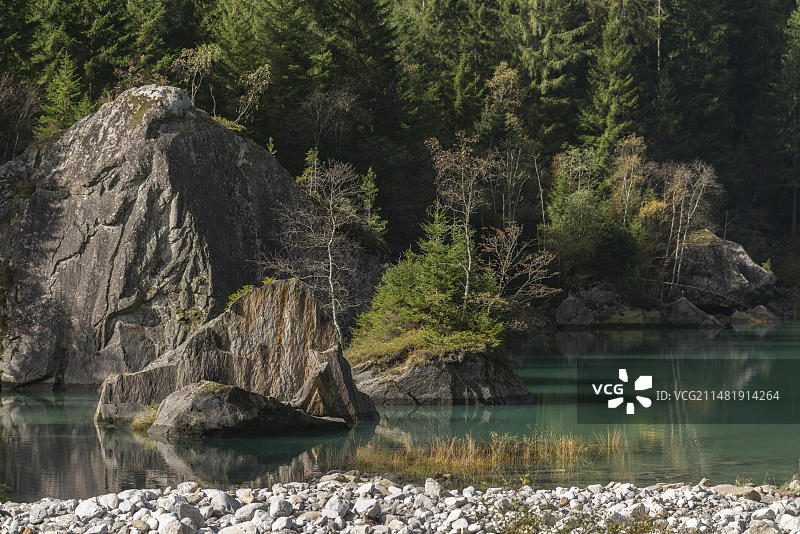 奥地利蒂罗尔州秋色山景图片素材