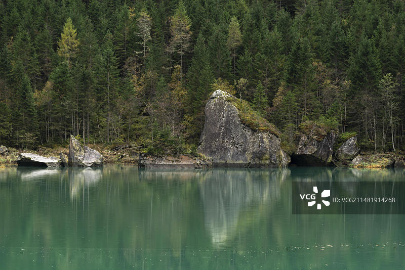 奥地利蒂罗尔州秋色山景图片素材